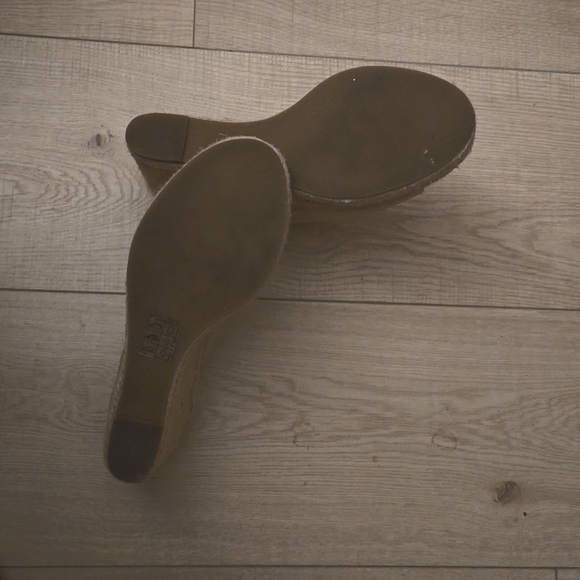 Karl Lagerfeld open toe wedge heel shoes. Size 8, Leather Uppers - Picture 7 of 7